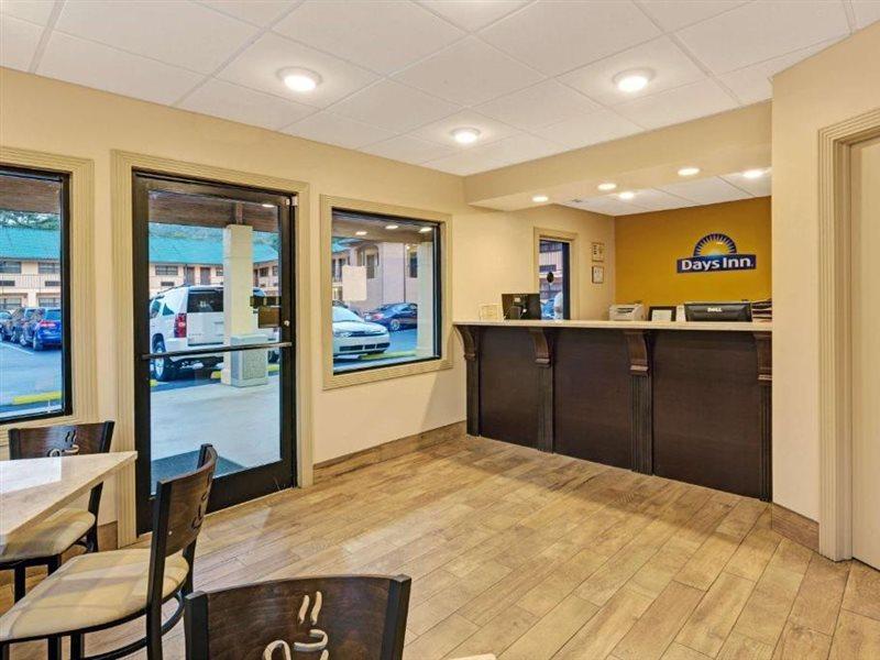 Days Inn By Wyndham Cherokee Near Casino Экстерьер фото