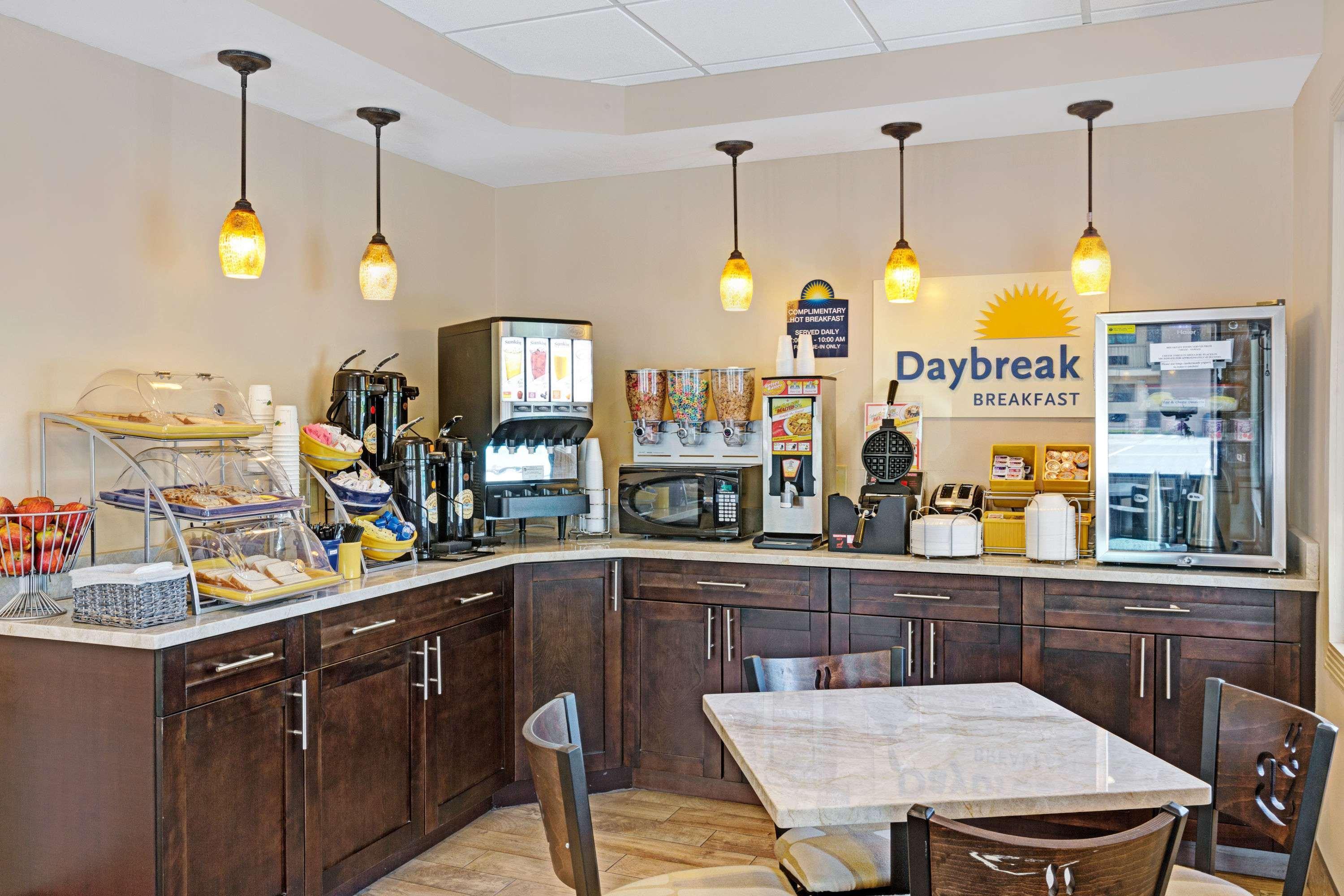 Days Inn By Wyndham Cherokee Near Casino Экстерьер фото