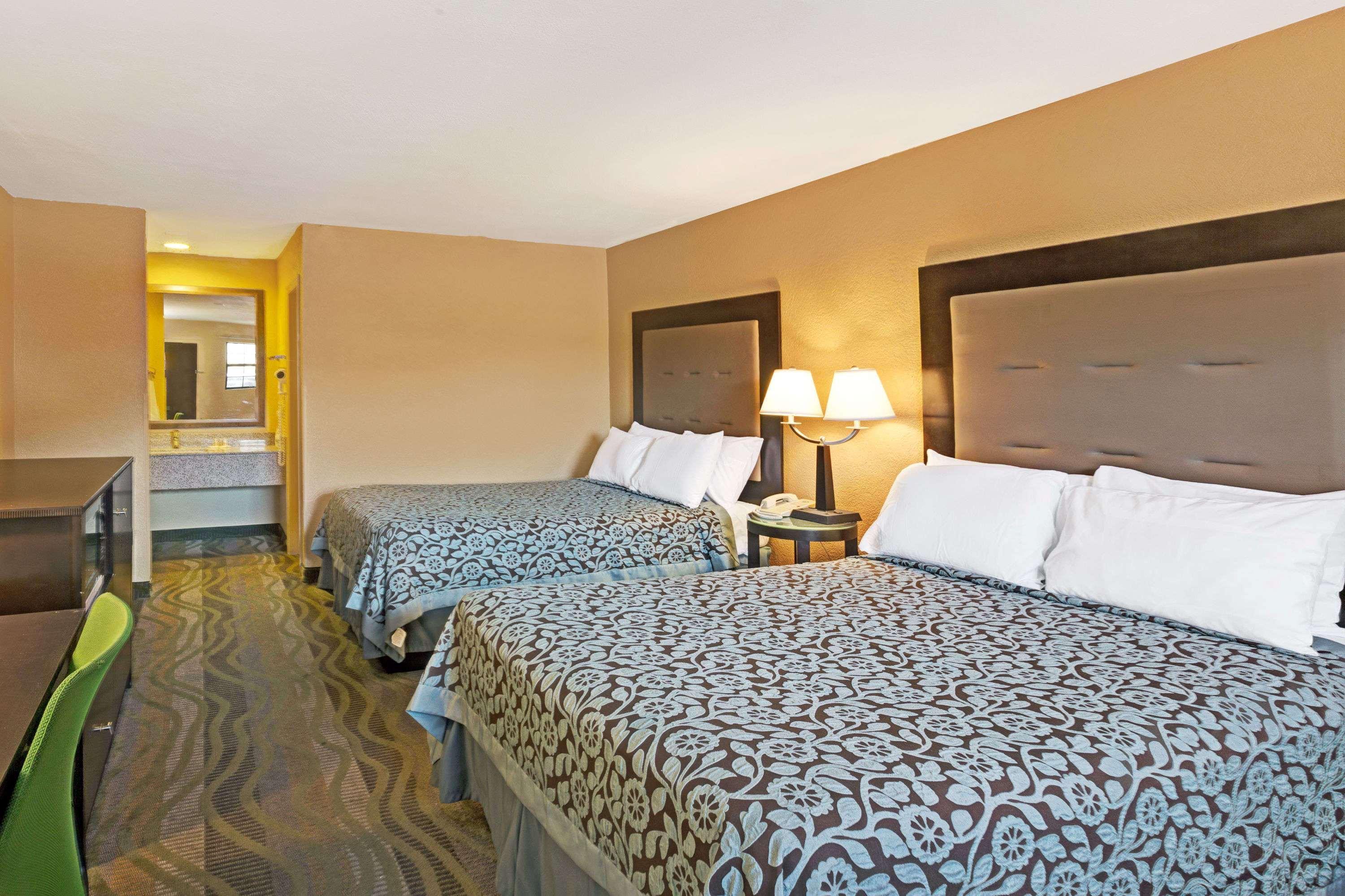 Days Inn By Wyndham Cherokee Near Casino Экстерьер фото
