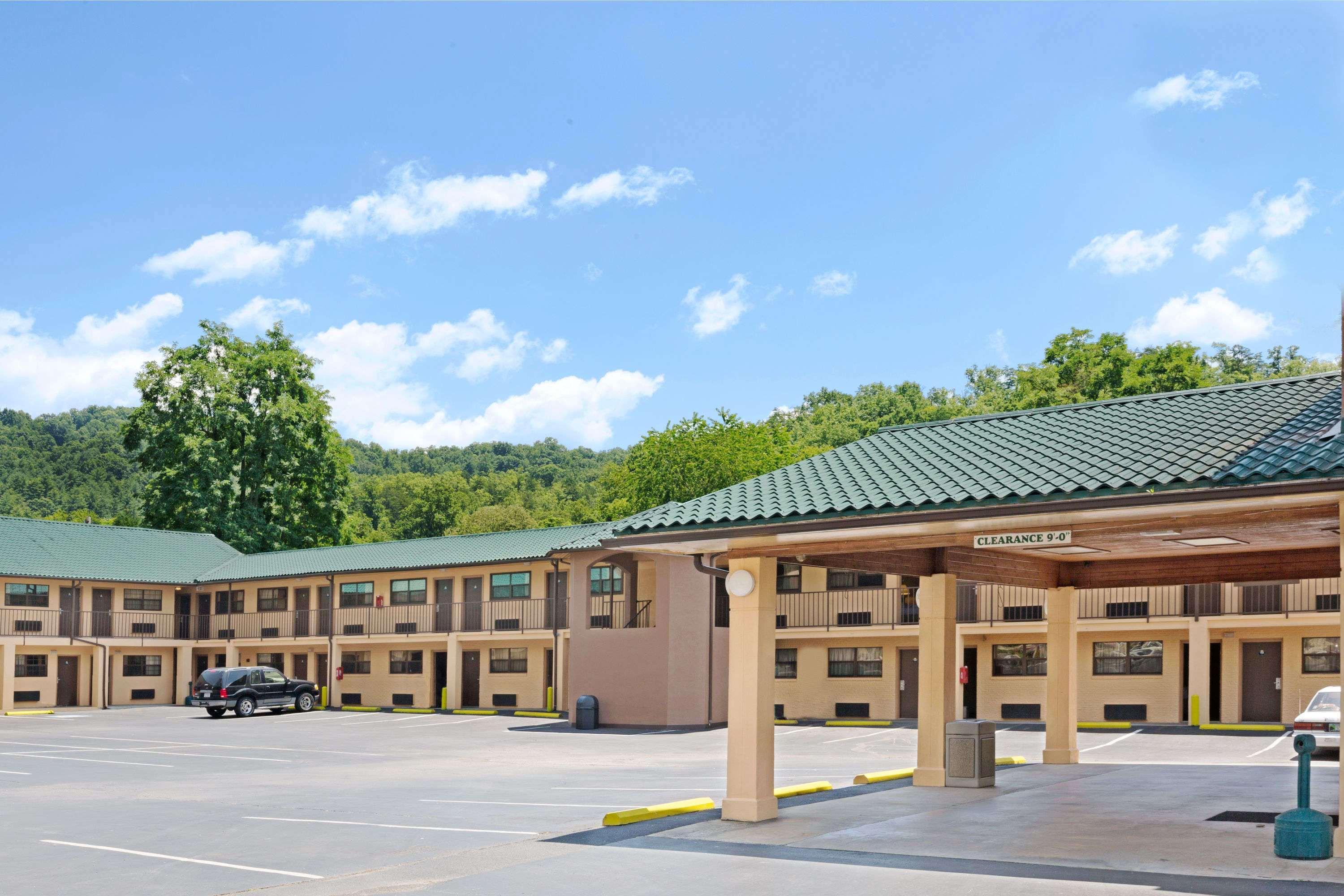 Days Inn By Wyndham Cherokee Near Casino Экстерьер фото