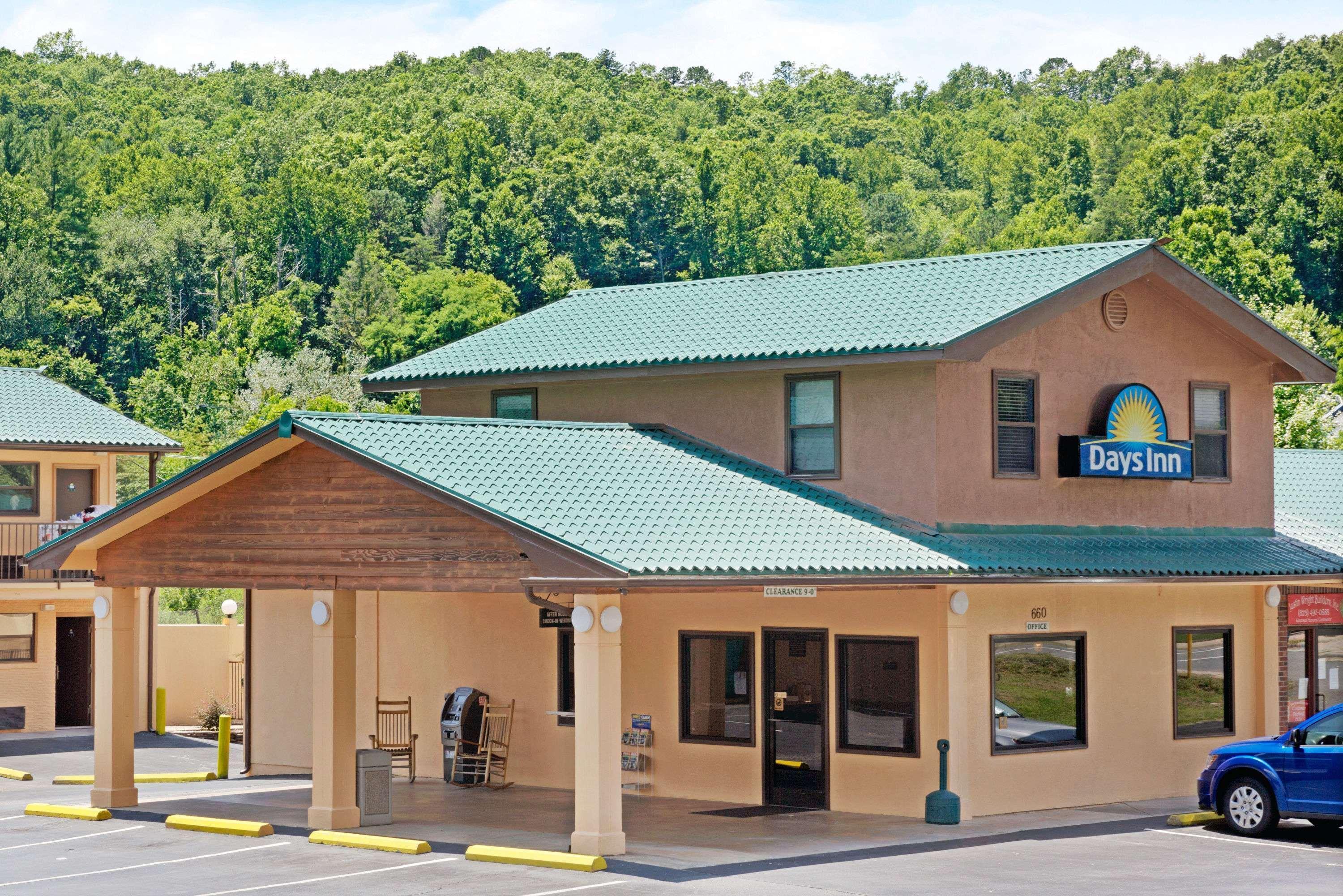 Days Inn By Wyndham Cherokee Near Casino Экстерьер фото