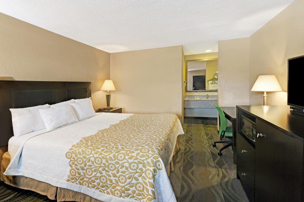 Days Inn By Wyndham Cherokee Near Casino Номер фото